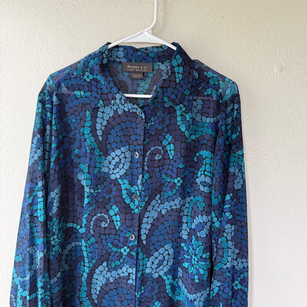 features a vibrant mosaic-style pattern in shades of blue and teal Size 14 - Picture 3 of 10